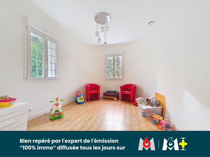 
                                                Vente
                                                 Belle propriété lumineuse, confort moderne, parc de 1.6 hectares