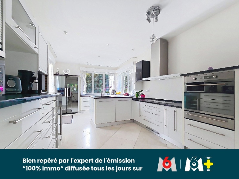 
                                                Vente
                                                 Belle propriété lumineuse, confort moderne, parc de 1.6 hectares