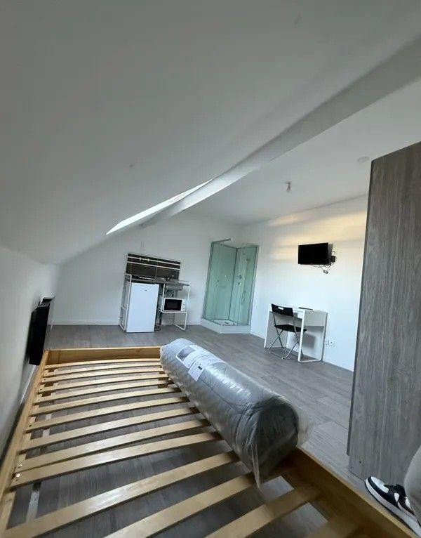 
                                                Colocation
                                                 Belles chambres dispos dans maison 107m² meublée