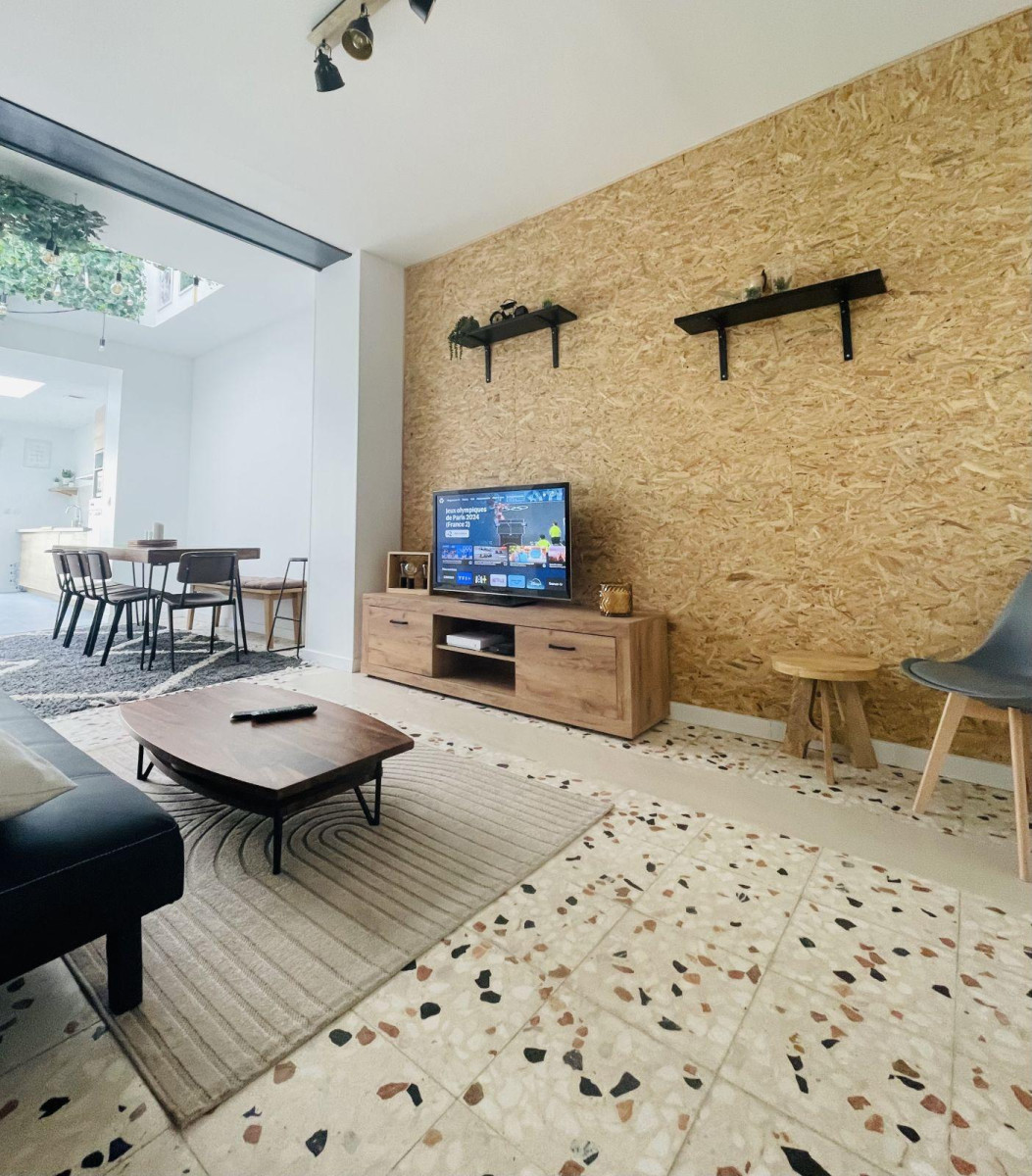 
                                                Colocation
                                                 Belles chambres dispos dans maison en colocation