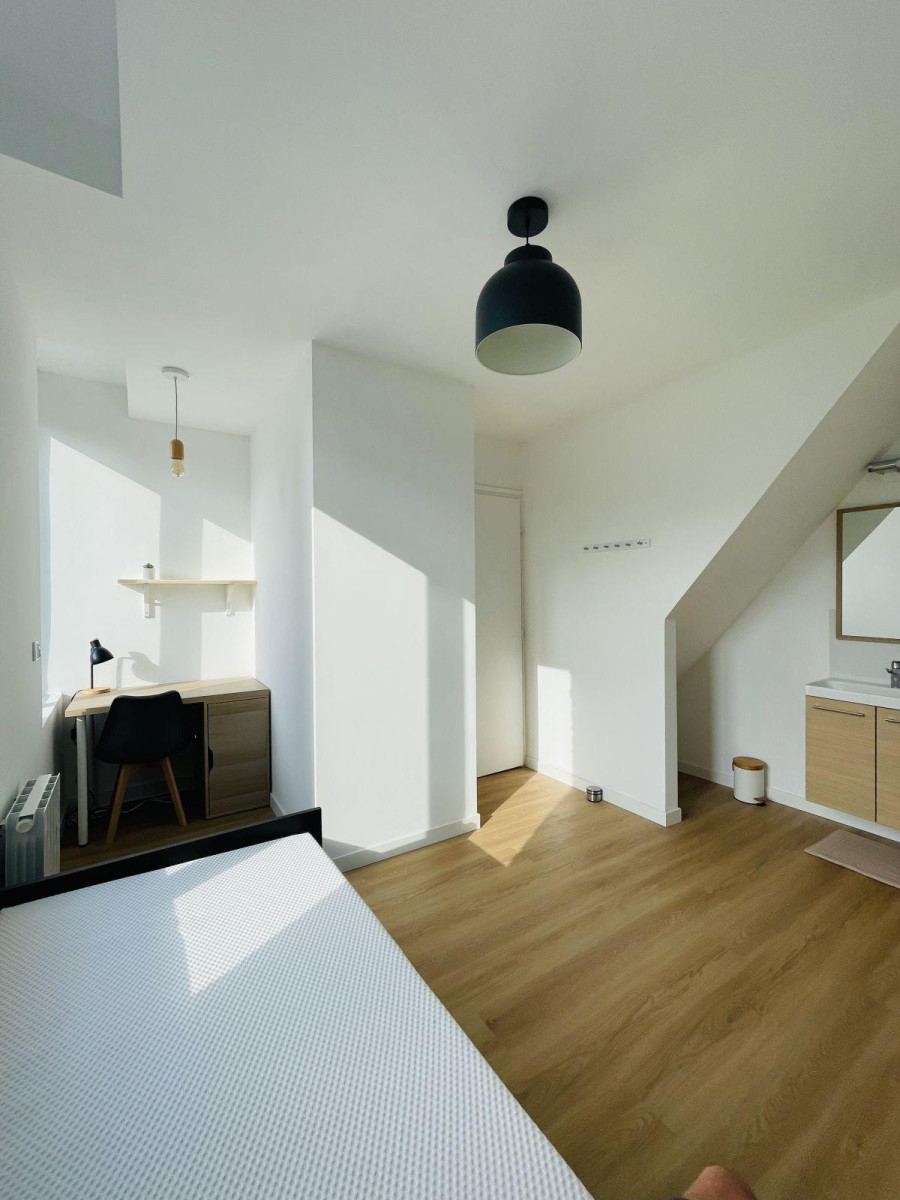 
                                                Colocation
                                                 Belles chambres dispos dans maison en colocation
