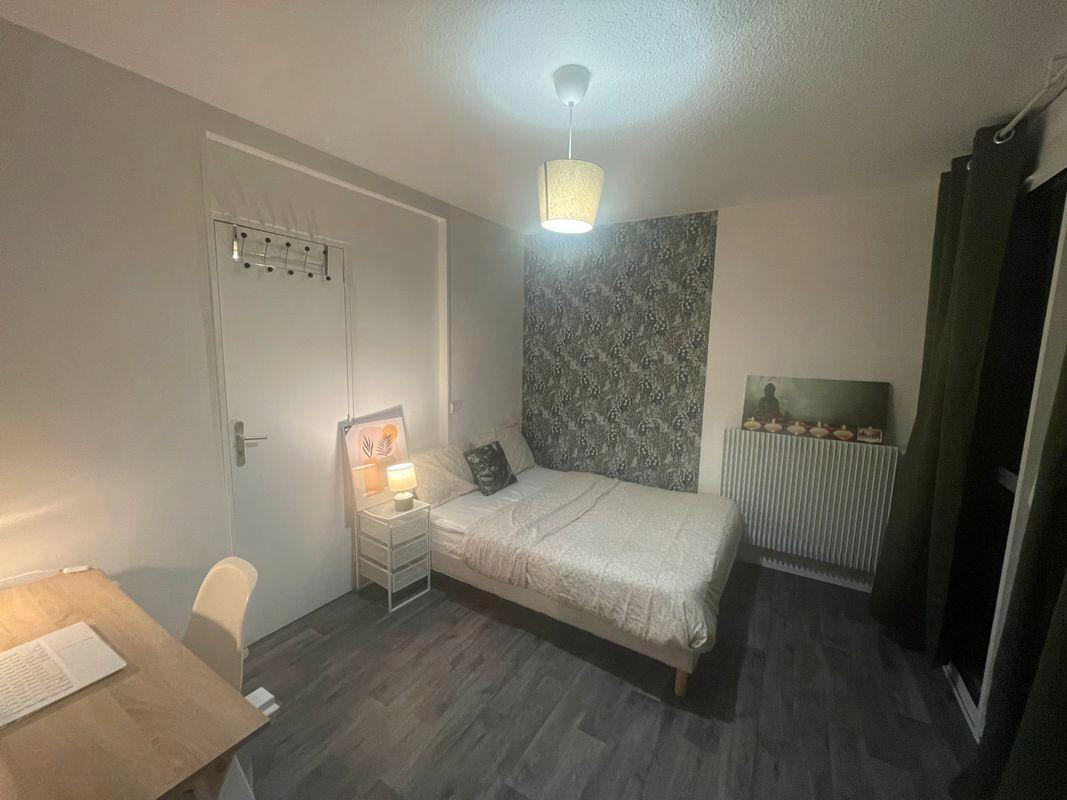 
                                                Colocation
                                                 Belles chambres éligibles CAF dans coloc 110m²