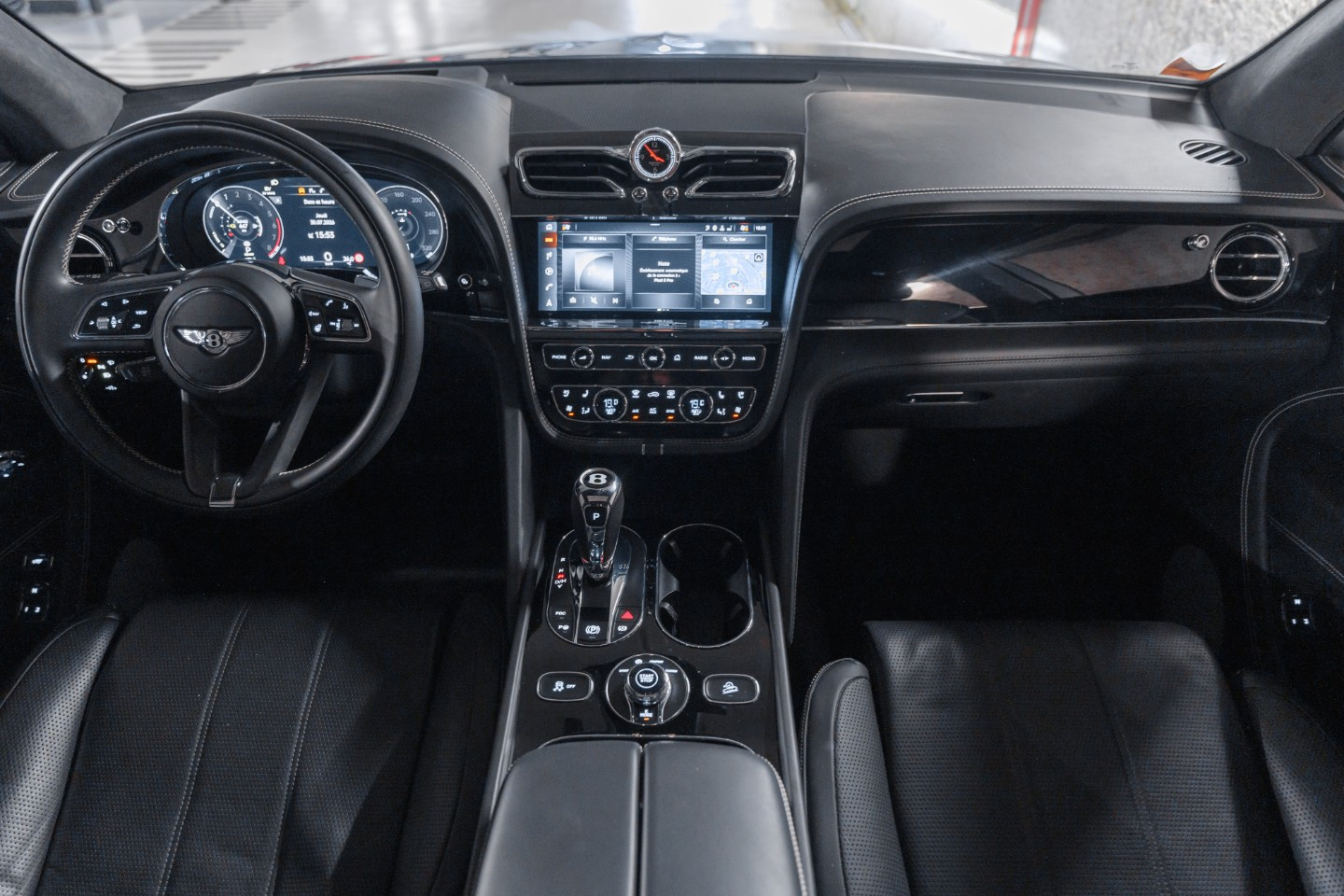 
                                                Voiture
                                                 Bentley Bentayga Hybrid V6 3.0 449