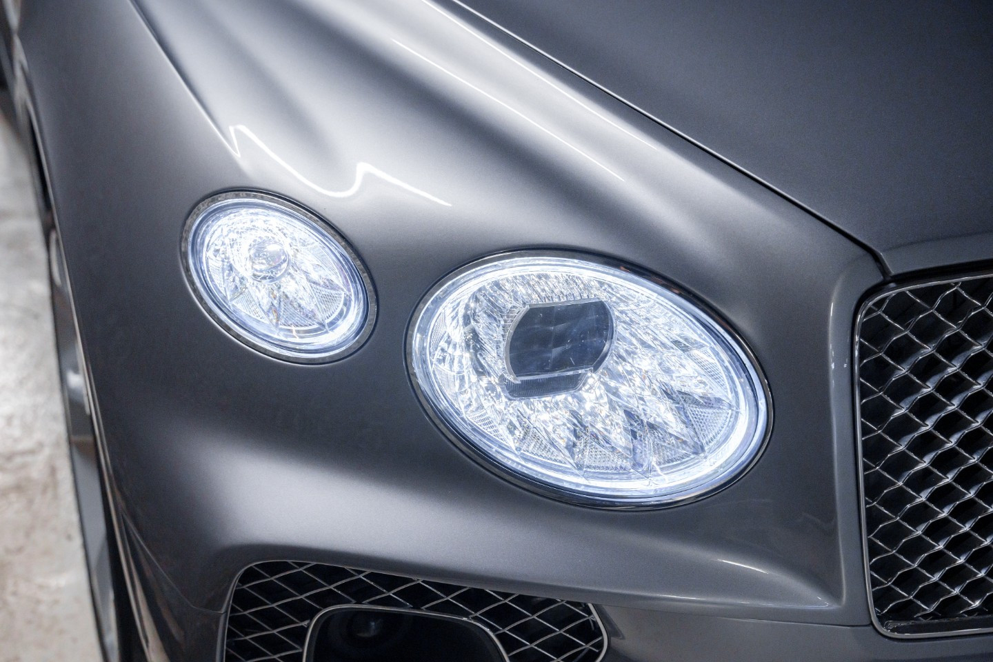 
                                                Voiture
                                                 Bentley Bentayga Hybrid V6 3.0 449