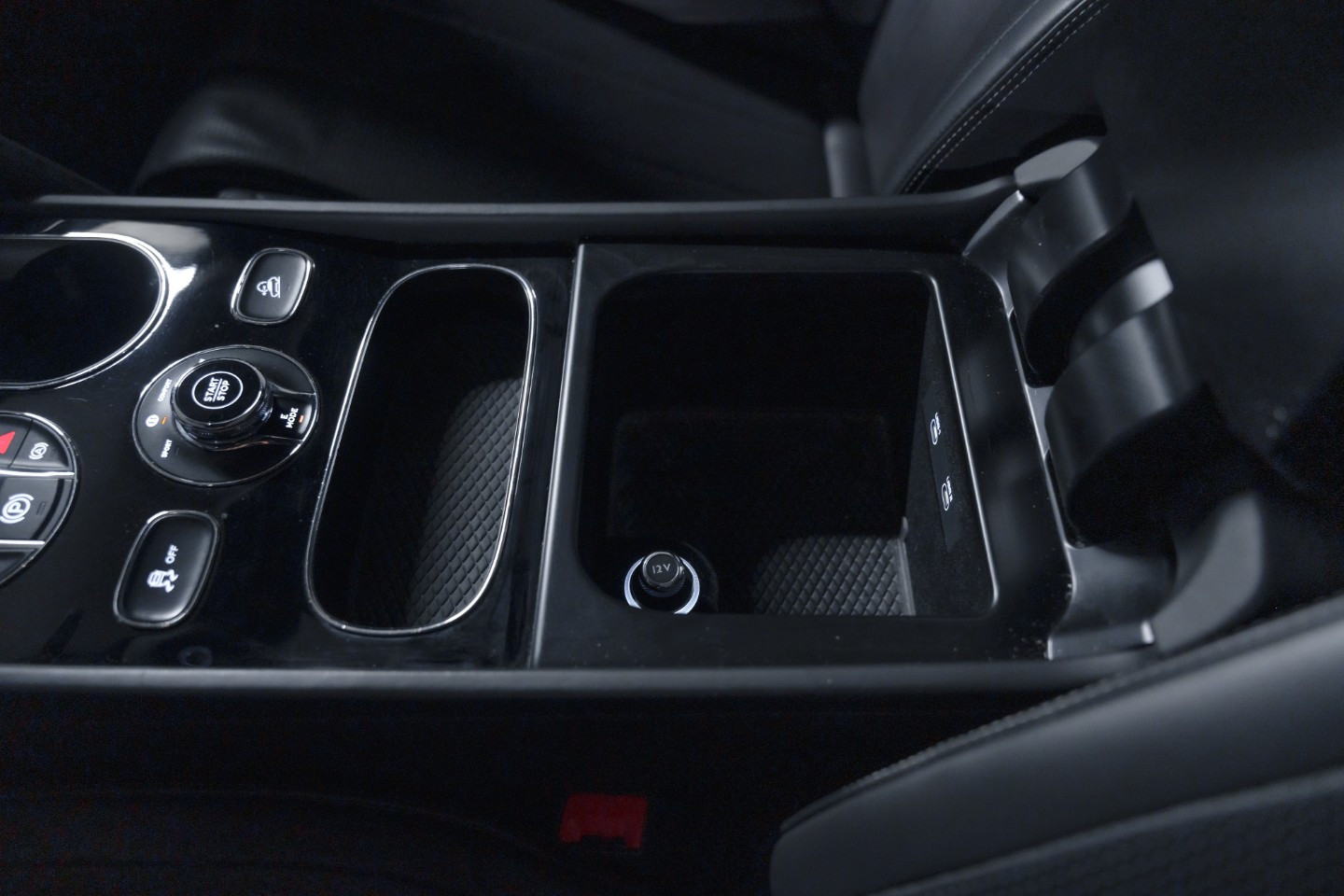 
                                                Voiture
                                                 Bentley Bentayga Hybrid V6 3.0 449