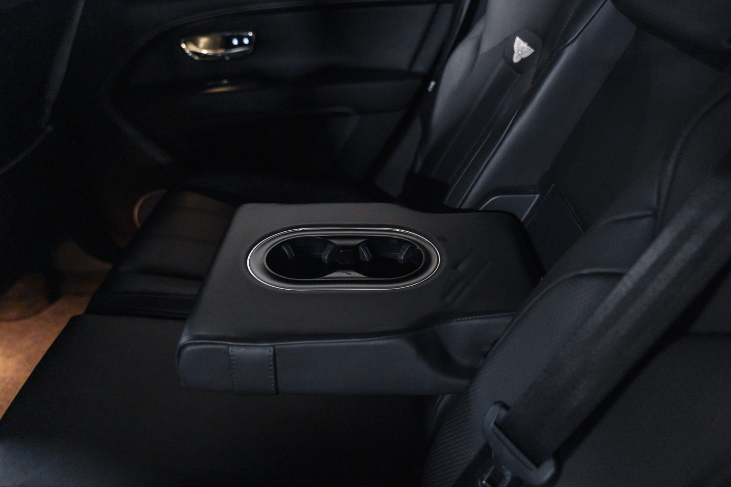 
                                                Voiture
                                                 Bentley Bentayga Hybrid V6 3.0 449