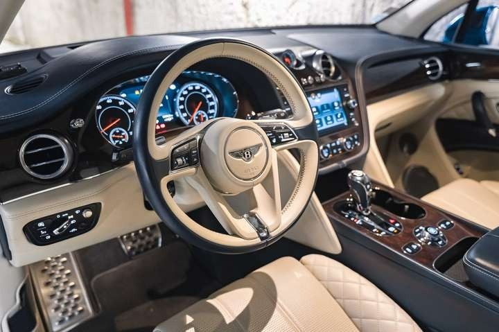 
                                                Voiture
                                                 Bentley Bentayga W12 6.0 608