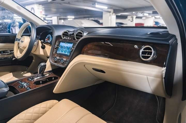 
                                                Voiture
                                                 Bentley Bentayga W12 6.0 608