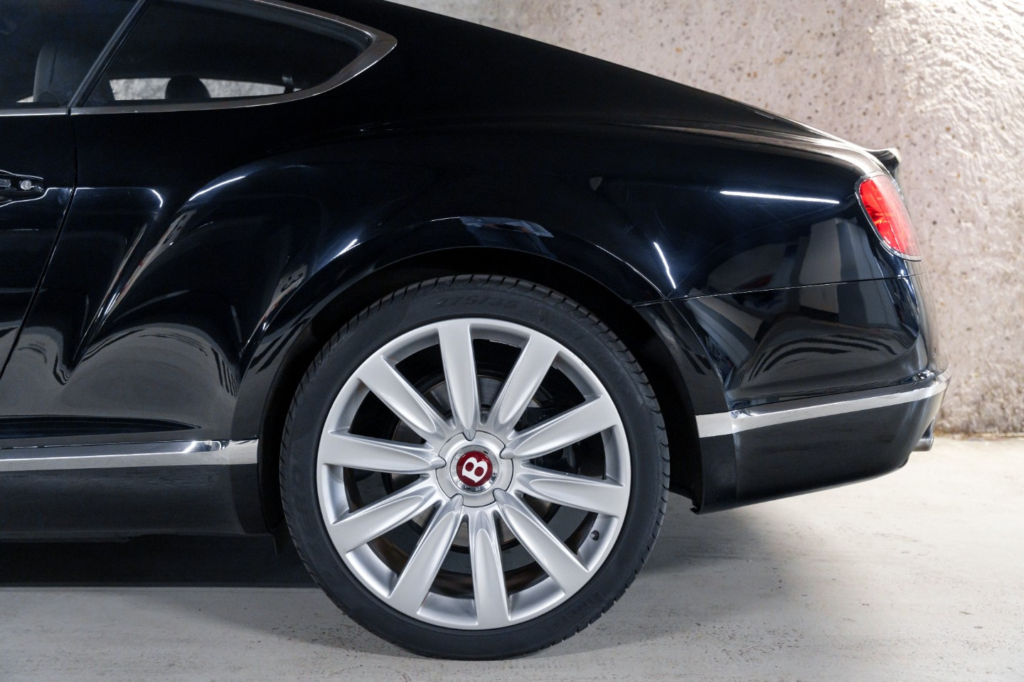 
                                                Voiture
                                                 Bentley Continental GT (II.II) V8 4.0 507