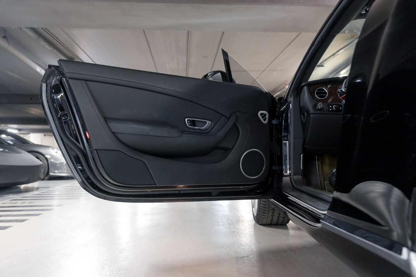 
                                                Voiture
                                                 Bentley Continental GT (II.II) V8 4.0 507