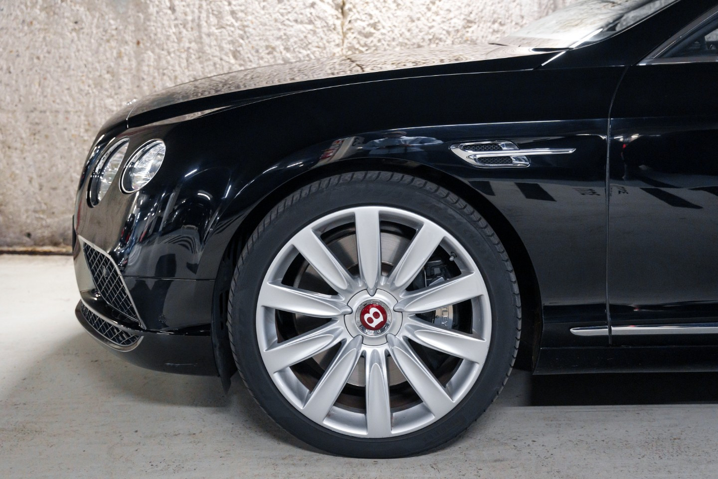 
                                                Voiture
                                                 Bentley Continental GT (II.II) V8 4.0 507