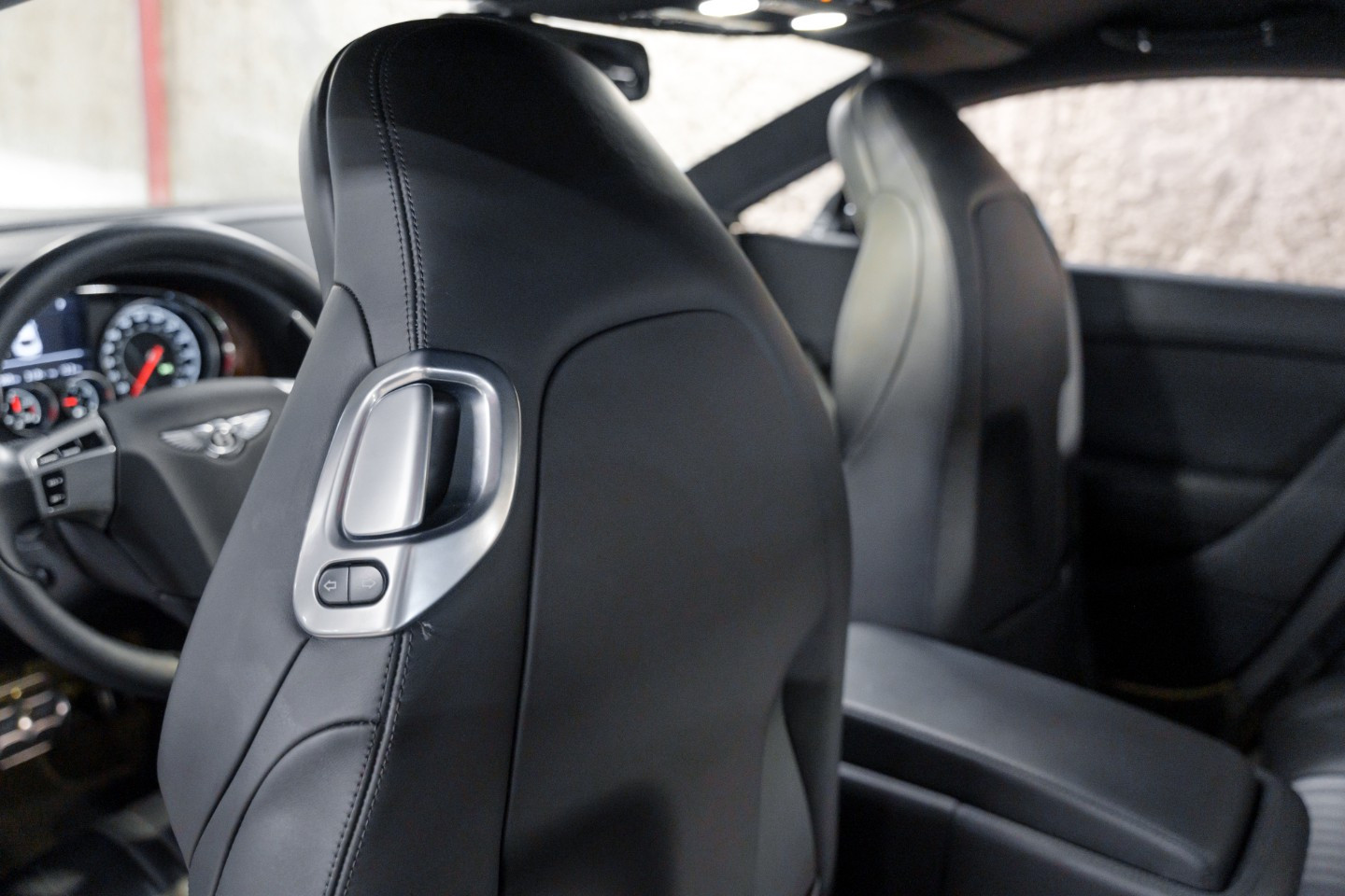 
                                                Voiture
                                                 Bentley Continental GT (II.II) V8 4.0 507
