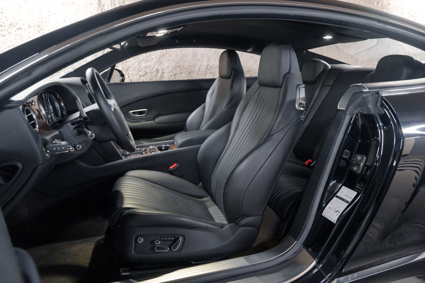 
                                                Voiture
                                                 Bentley Continental GT (II.II) V8 4.0 507
