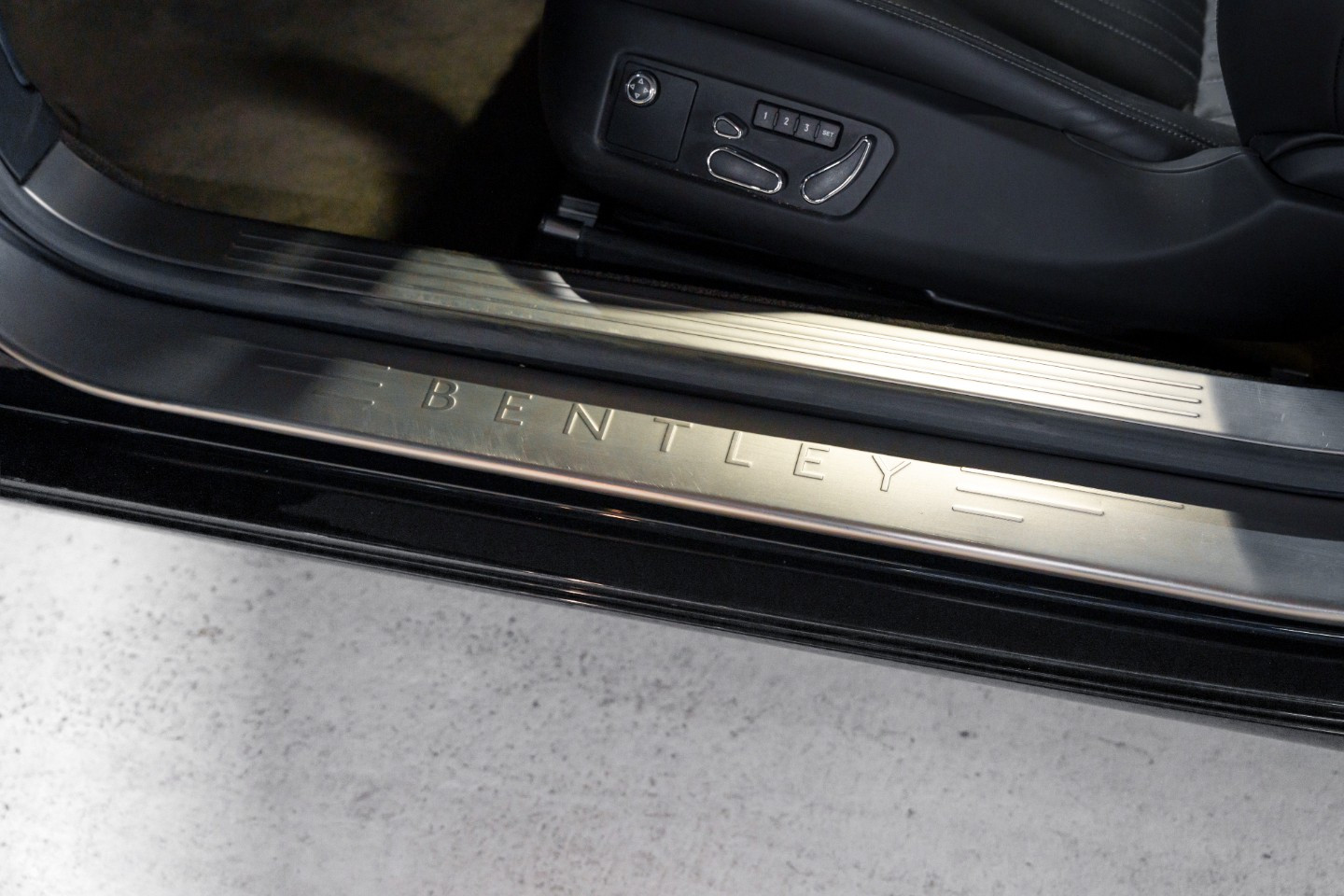 
                                                Voiture
                                                 Bentley Continental GT (II.II) V8 4.0 507