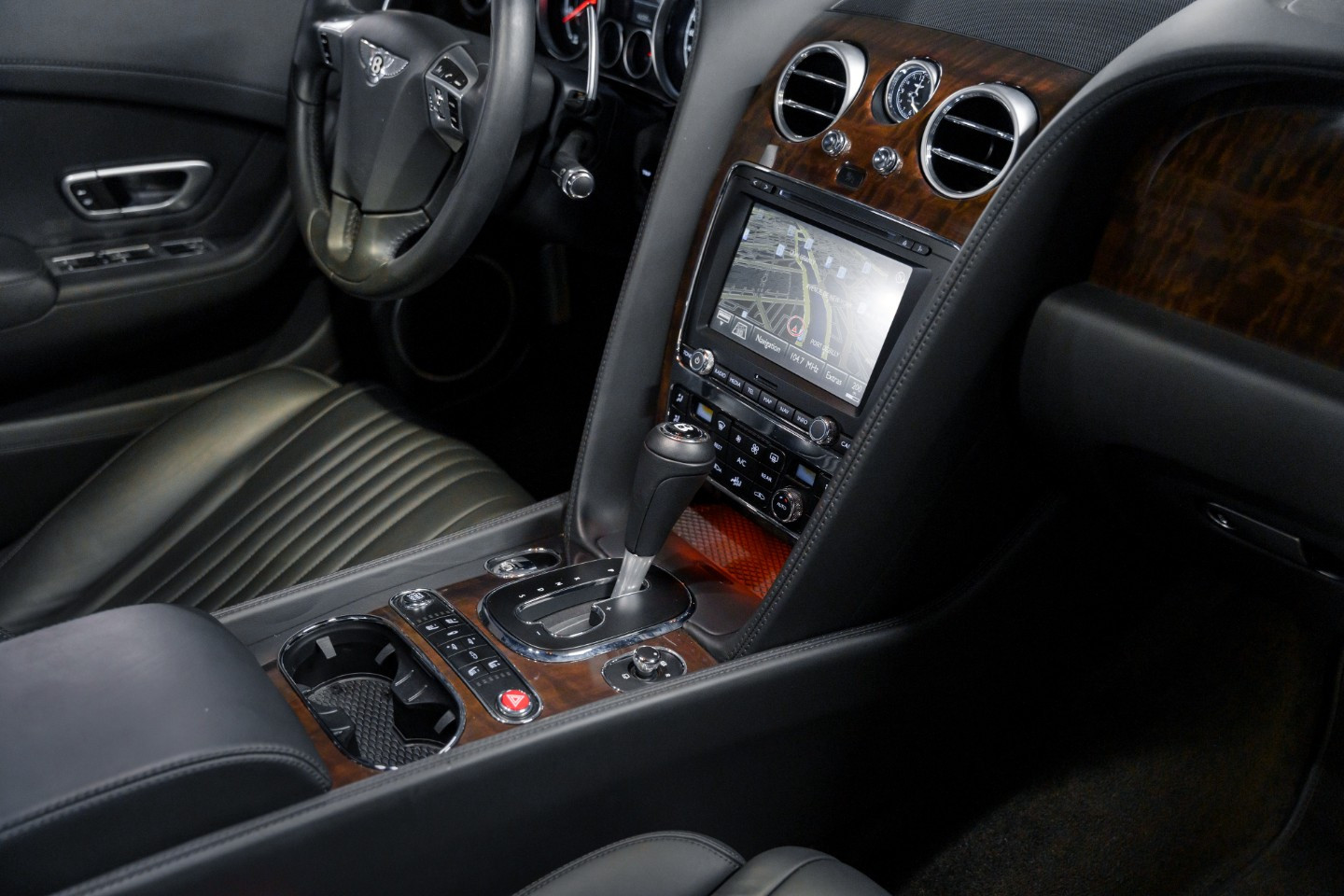 
                                                Voiture
                                                 Bentley Continental GT (II.II) V8 4.0 507