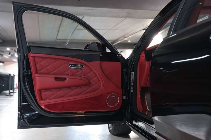 
                                                Voiture
                                                 Bentley Mulsanne Speed V8 6.75 537