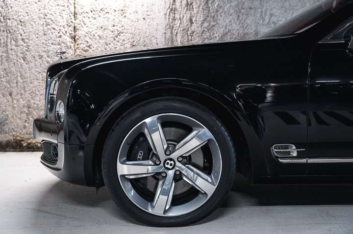 
                                                Voiture
                                                 Bentley Mulsanne Speed V8 6.75 537