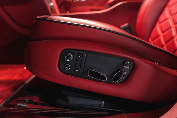 
                                                Voiture
                                                 Bentley Mulsanne Speed V8 6.75 537