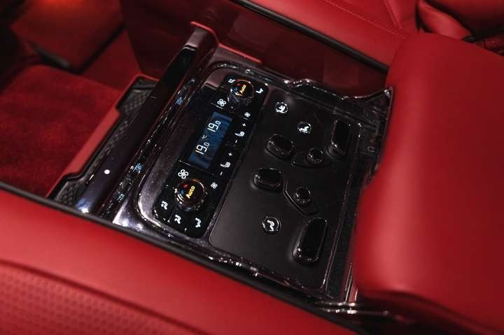 
                                                Voiture
                                                 Bentley Mulsanne Speed V8 6.75 537