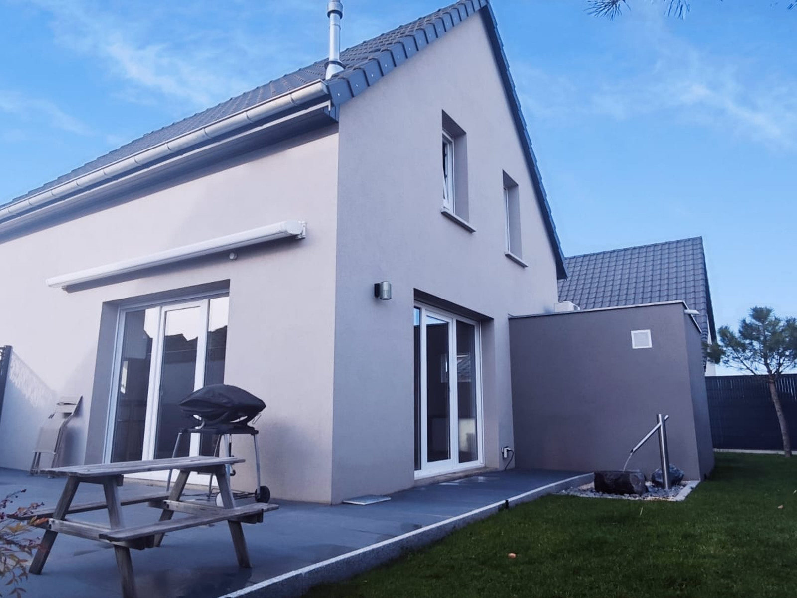 
                                                Vente
                                                 🏡 Berrwiller – Le confort moderne dans un écrin de tranquillité 🌿