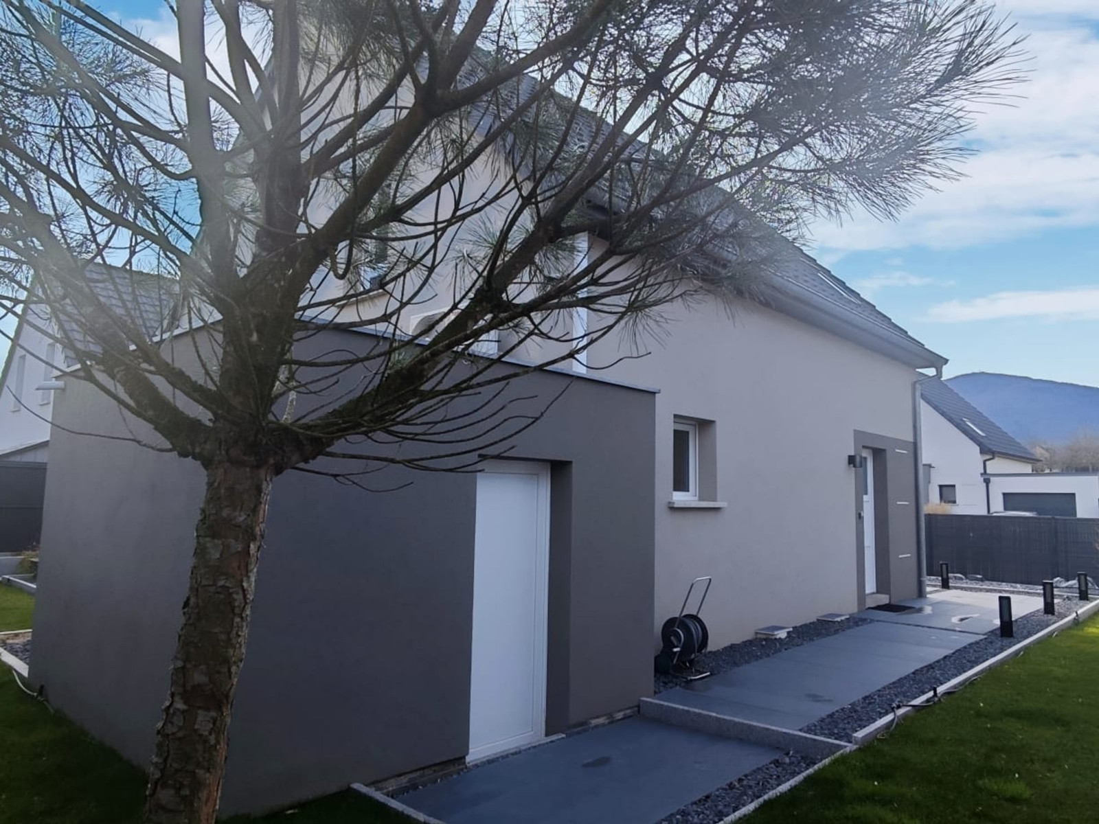 
                                                Vente
                                                 🏡 Berrwiller – Le confort moderne dans un écrin de tranquillité 🌿