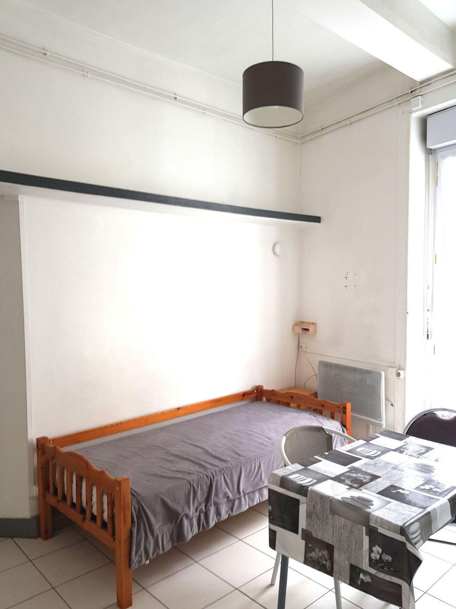 
                                                Location
                                                 Béziers centre studio 1er étage