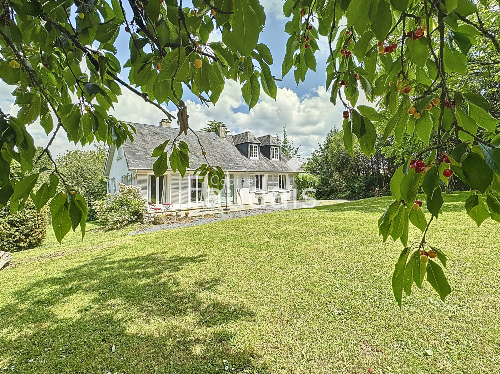 
                                                Vente
                                                 Bien rare à la vente- Maison d'architecte  de 164 m2 avec vi