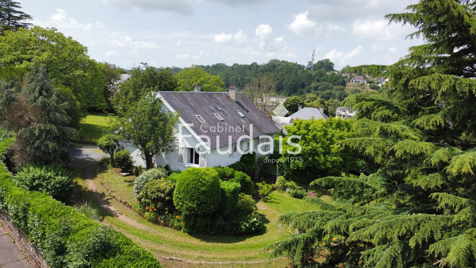 
                                                Vente
                                                 Bien rare à la vente- Maison d'architecte  de 164 m2 avec vi