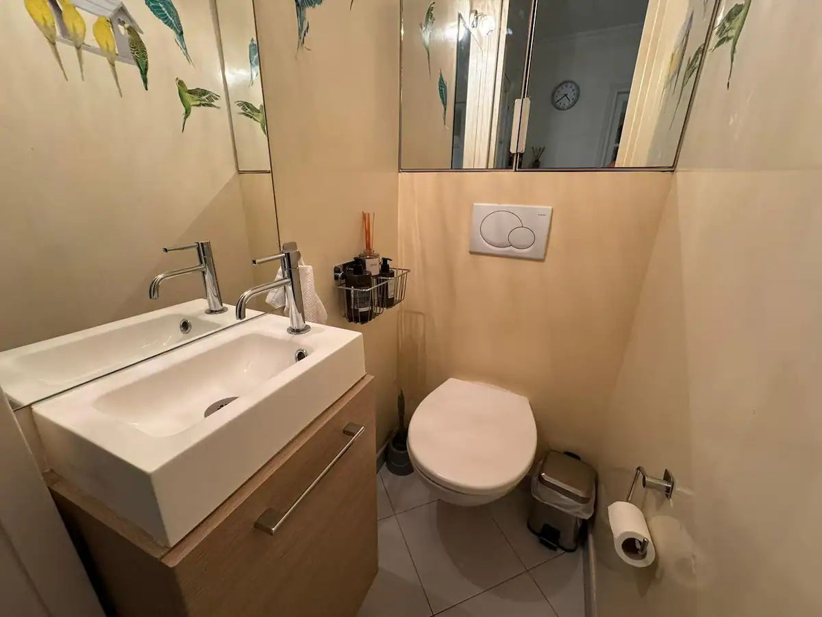 
                                                Location
                                                 Bienvenue chez Vous : Charmant Appartement a 5 minutes du champ de mars (loyer tout inclus)