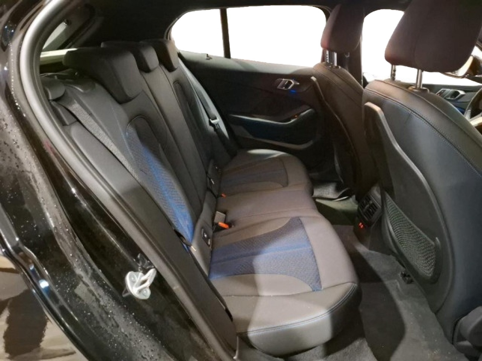 
                                                Voiture
                                                 BMW 1 series