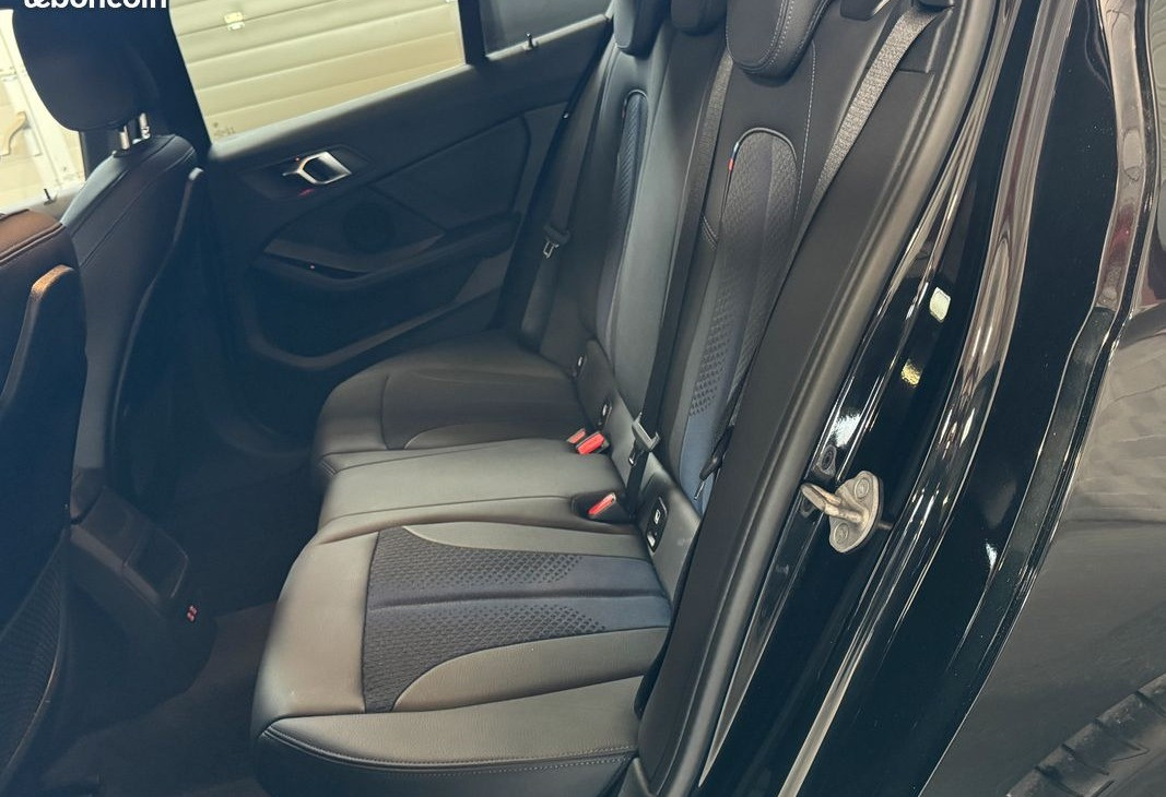 
                                                Voiture
                                                 BMW 1 series M Sport