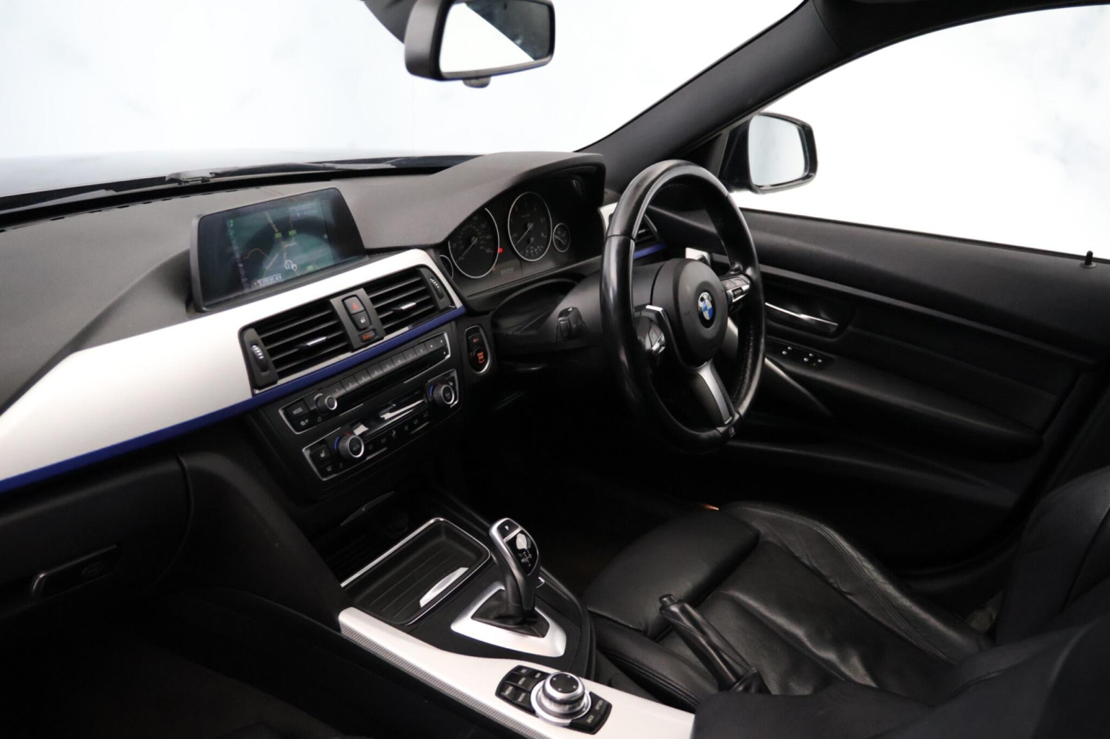 
                                                Voiture
                                                 BMW 3 Series 2.0 320d M Sport Auto xDrive Euro 5 (s/s) 4dr