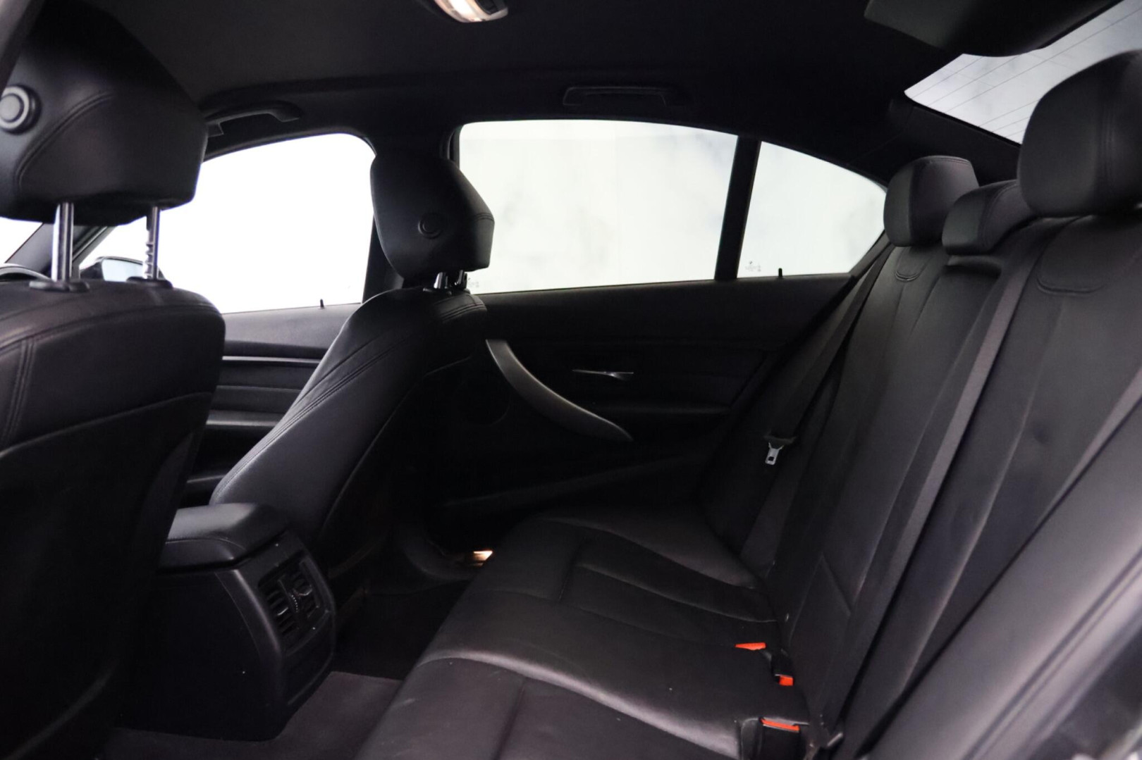 
                                                Voiture
                                                 BMW 3 Series 2.0 320d M Sport Auto xDrive Euro 5 (s/s) 4dr