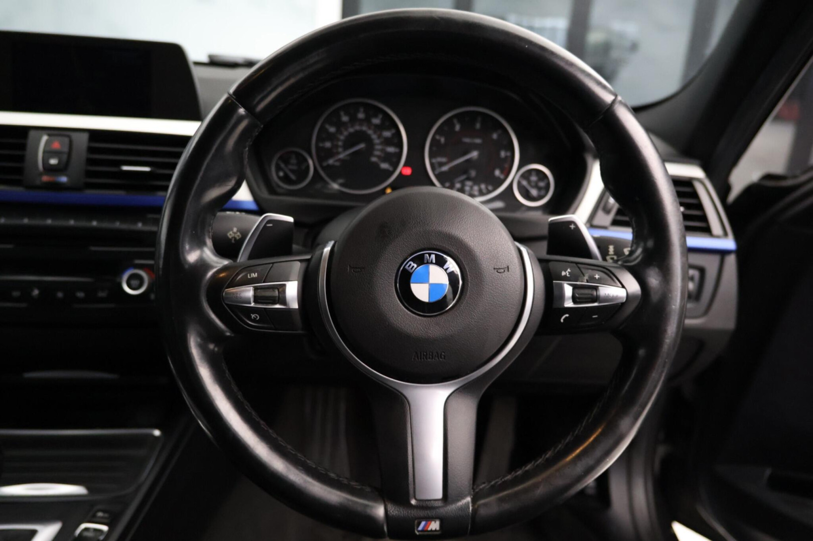
                                                Voiture
                                                 BMW 3 Series 2.0 320d M Sport Auto xDrive Euro 5 (s/s) 4dr