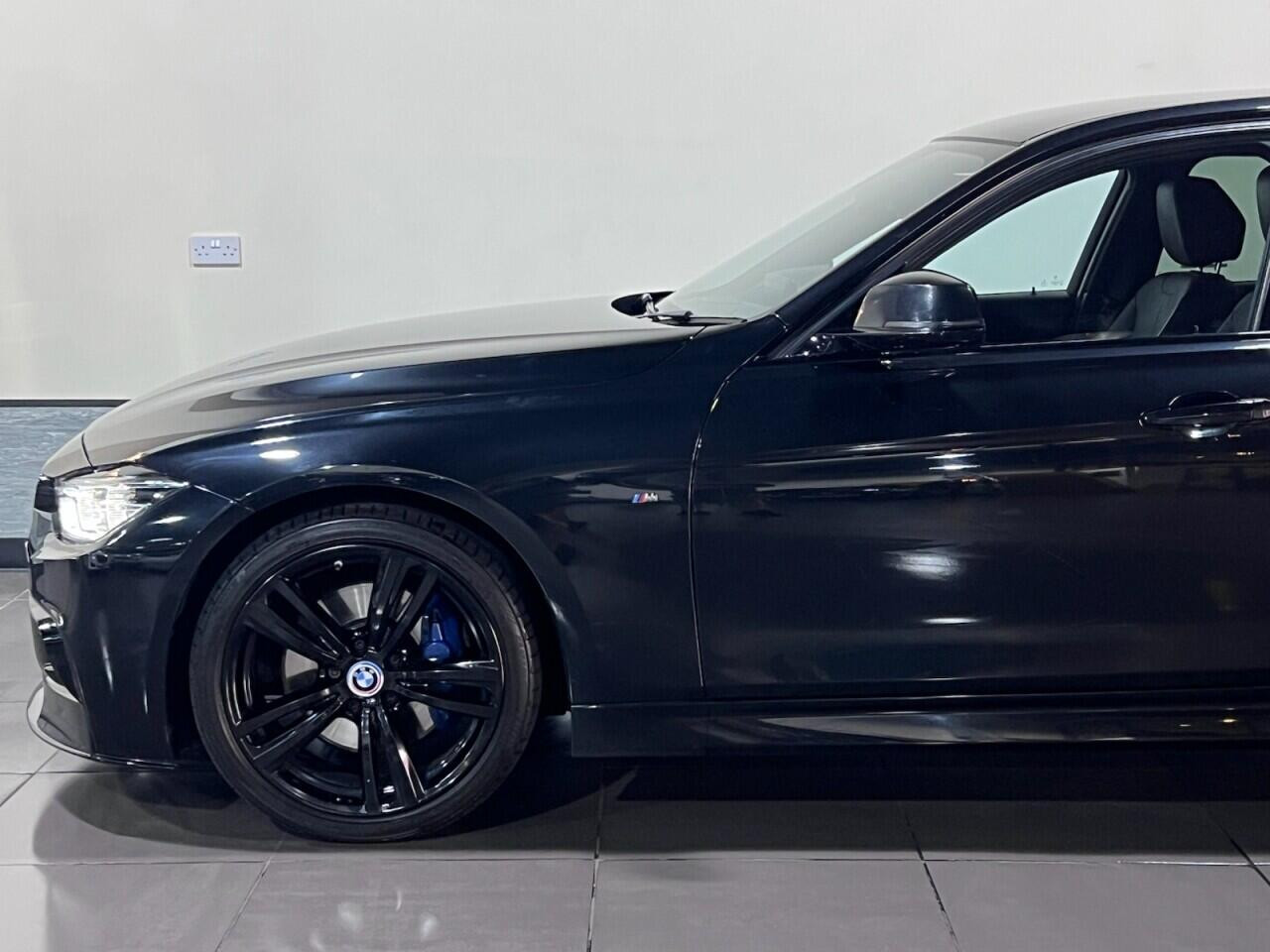 
                                                Voiture
                                                 BMW 3 SERIES 2.0 320d M Sport Saloon 4dr Diesel Auto Euro 6 (s/s) (190 ps) Saloon