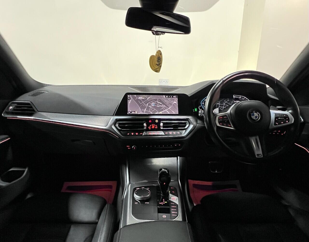 Voiture
                                                 BMW 3 SERIES 2.0 320d MHT M Sport Touring 5dr Diesel Hybrid Auto Euro 6 (s/s) (190 ps)