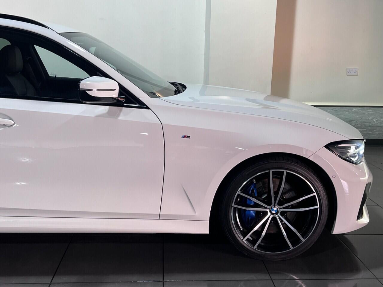 Voiture
                                                 BMW 3 SERIES 2.0 320d MHT M Sport Touring 5dr Diesel Hybrid Auto Euro 6 (s/s) (190 ps)