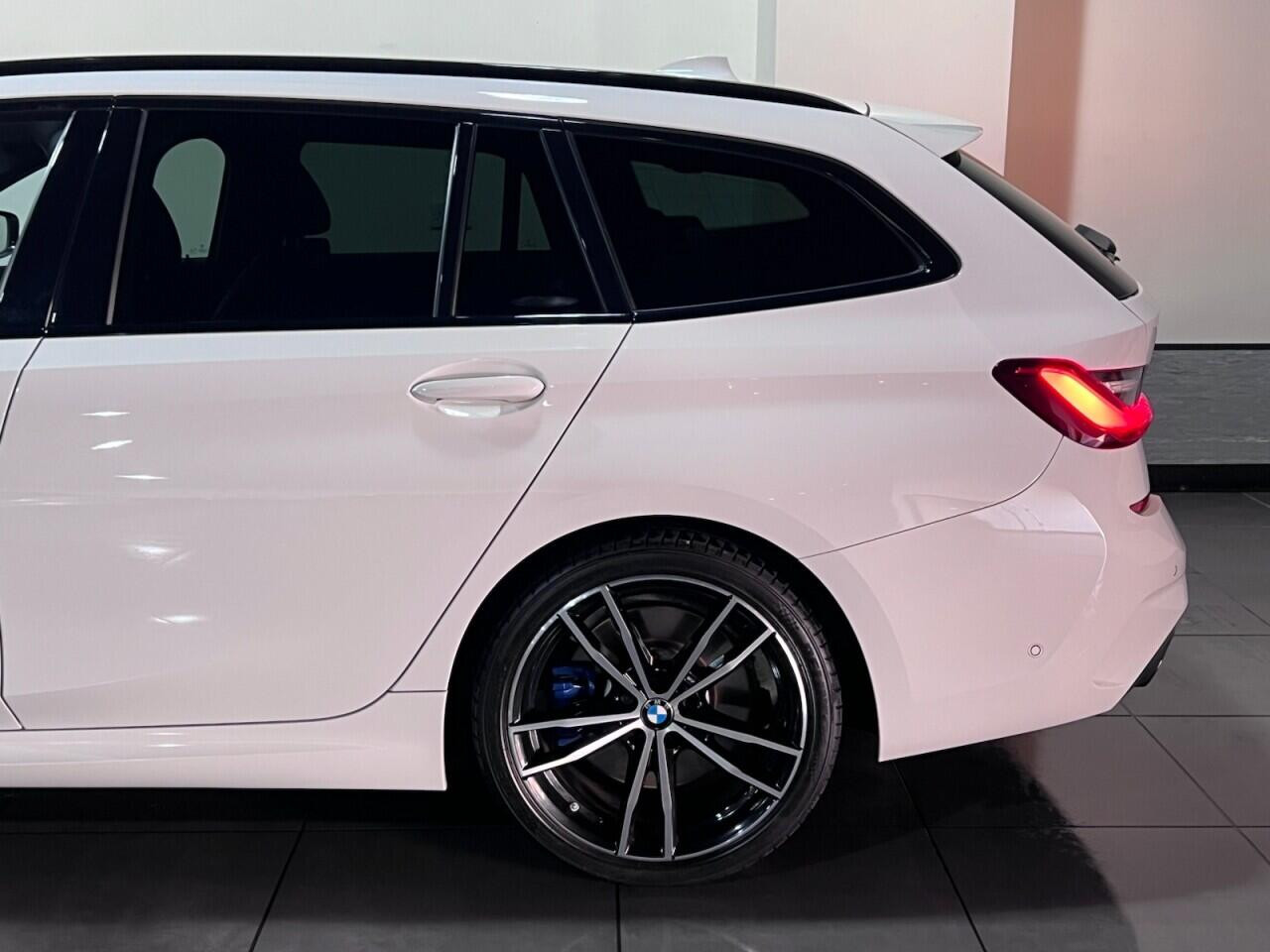 Voiture
                                                 BMW 3 SERIES 2.0 320d MHT M Sport Touring 5dr Diesel Hybrid Auto Euro 6 (s/s) (190 ps)