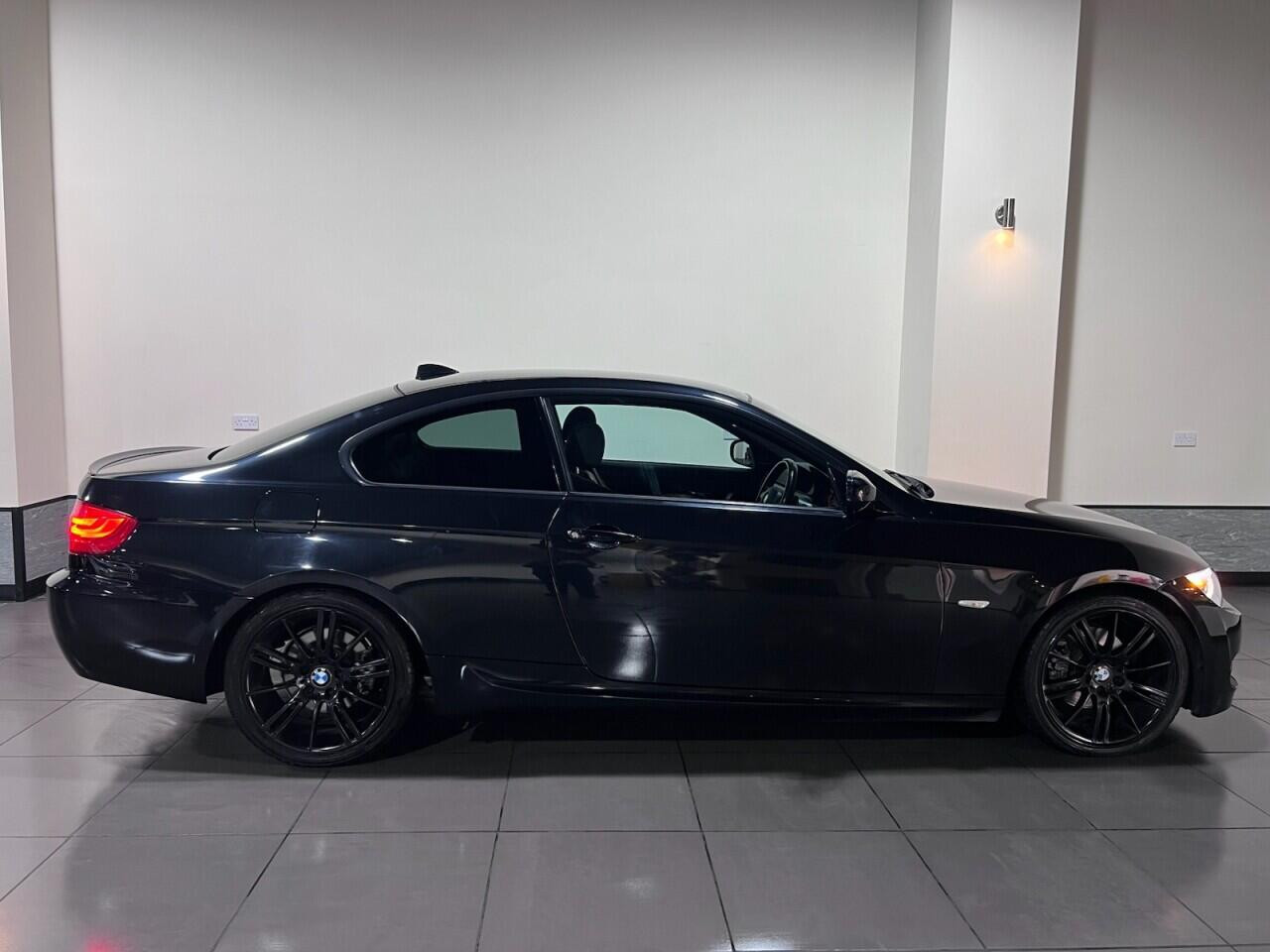 Voiture
                                                 BMW 3 SERIES 2.0 320d Sport Plus Edition Coupe 2dr Diesel Manual Euro 5 (s/s) (184 ps)
