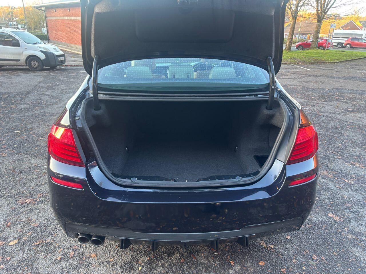 
                                                Voiture
                                                 BMW 5 SERIES 2.0 520d M Sport Saloon 4dr Diesel Auto Euro 6 (s/s) (190 ps) AUTO 55K MOT 9/26 FSH ULEZ