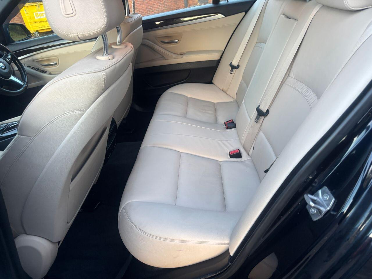 
                                                Voiture
                                                 BMW 5 SERIES 2.0 520d M Sport Saloon 4dr Diesel Auto Euro 6 (s/s) (190 ps) AUTO 55K MOT 9/26 FSH ULEZ