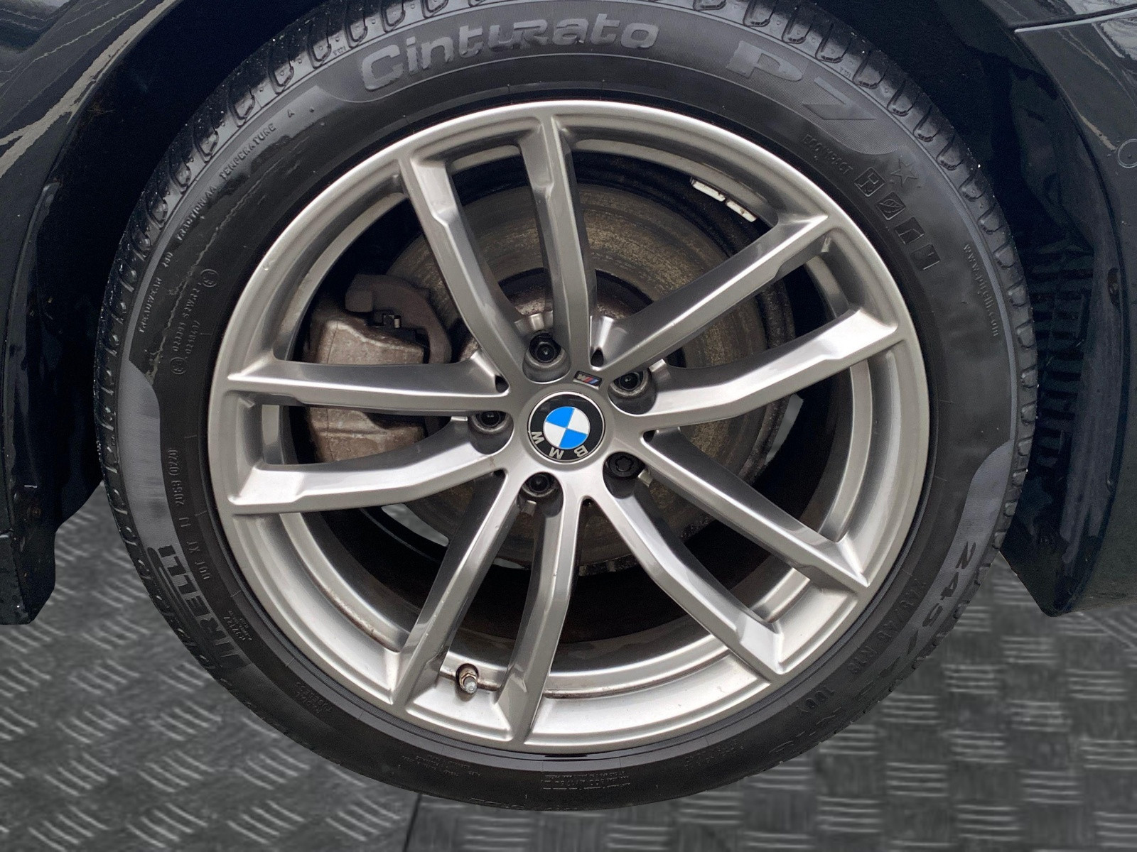 
                                                Voiture
                                                 BMW 5 Series M Sport