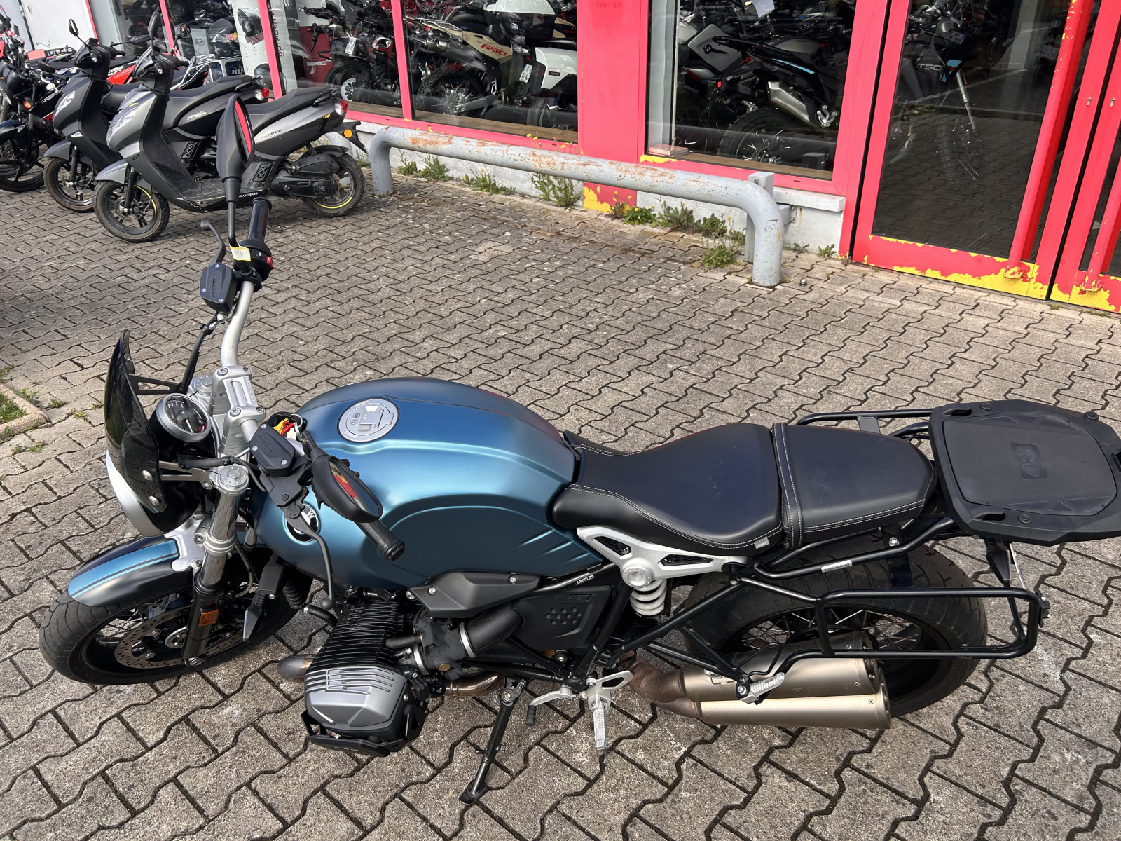 
                                                Moto - Scooter
                                                 BMW 😉 bmw - r nine t pure – tres bon état -garantie - faible km 16 611 kms😉  8 990 € 2021