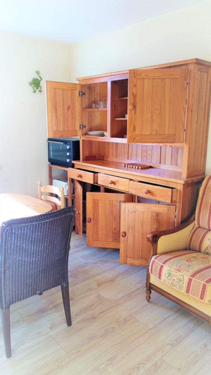 
                                                Location
                                                 Bois, lac, plage, mer à "2 pas" de l'appartement!