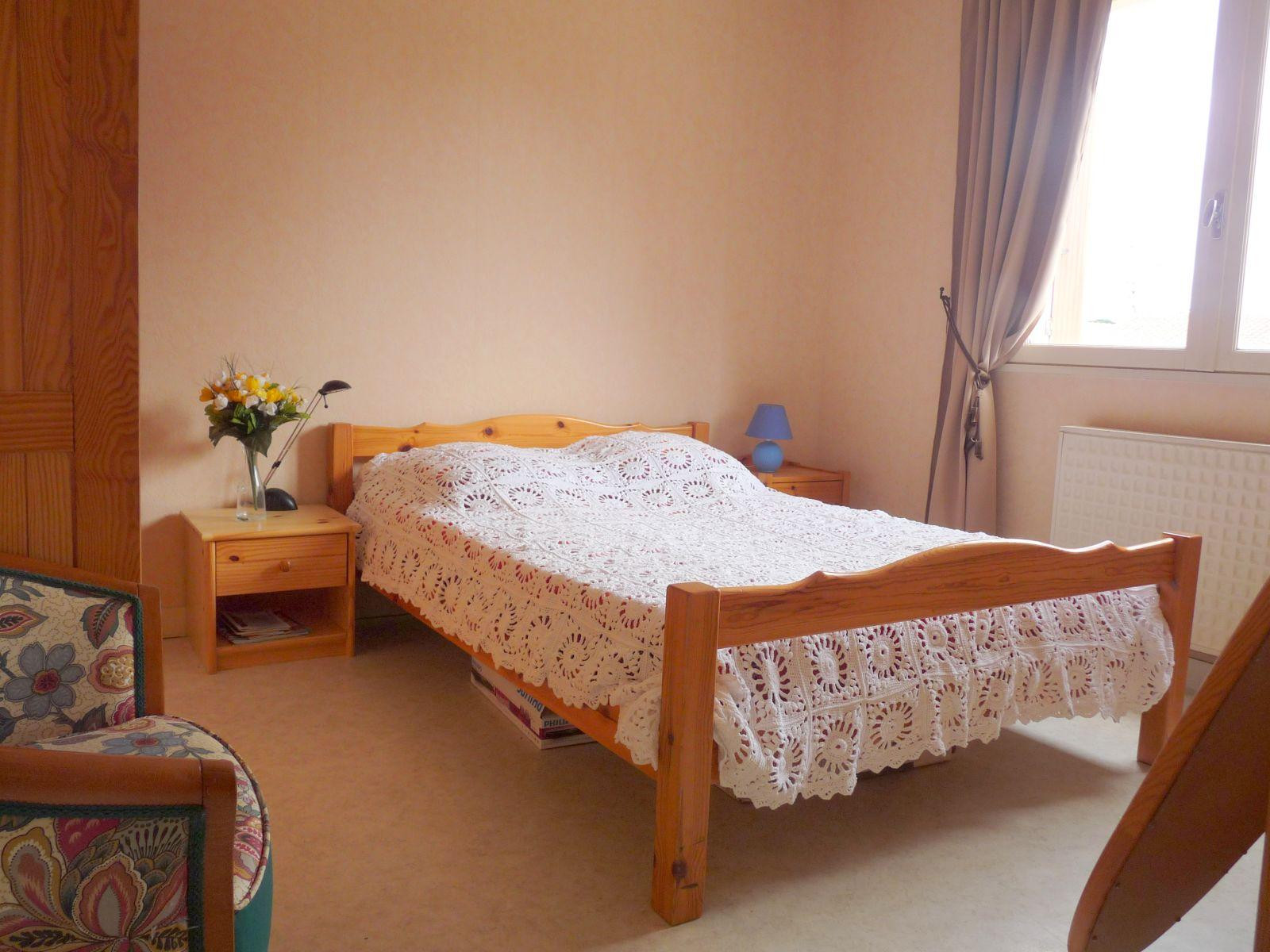 
                                                Location
                                                 Bois, lac, plage, mer à "2 pas" de l'appartement!