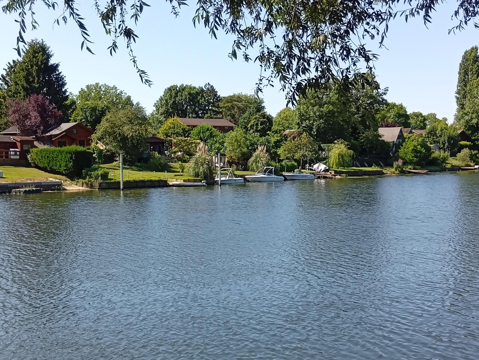 
                                                Vente
                                                 Bord de Seine, maison sur jardin paysagé