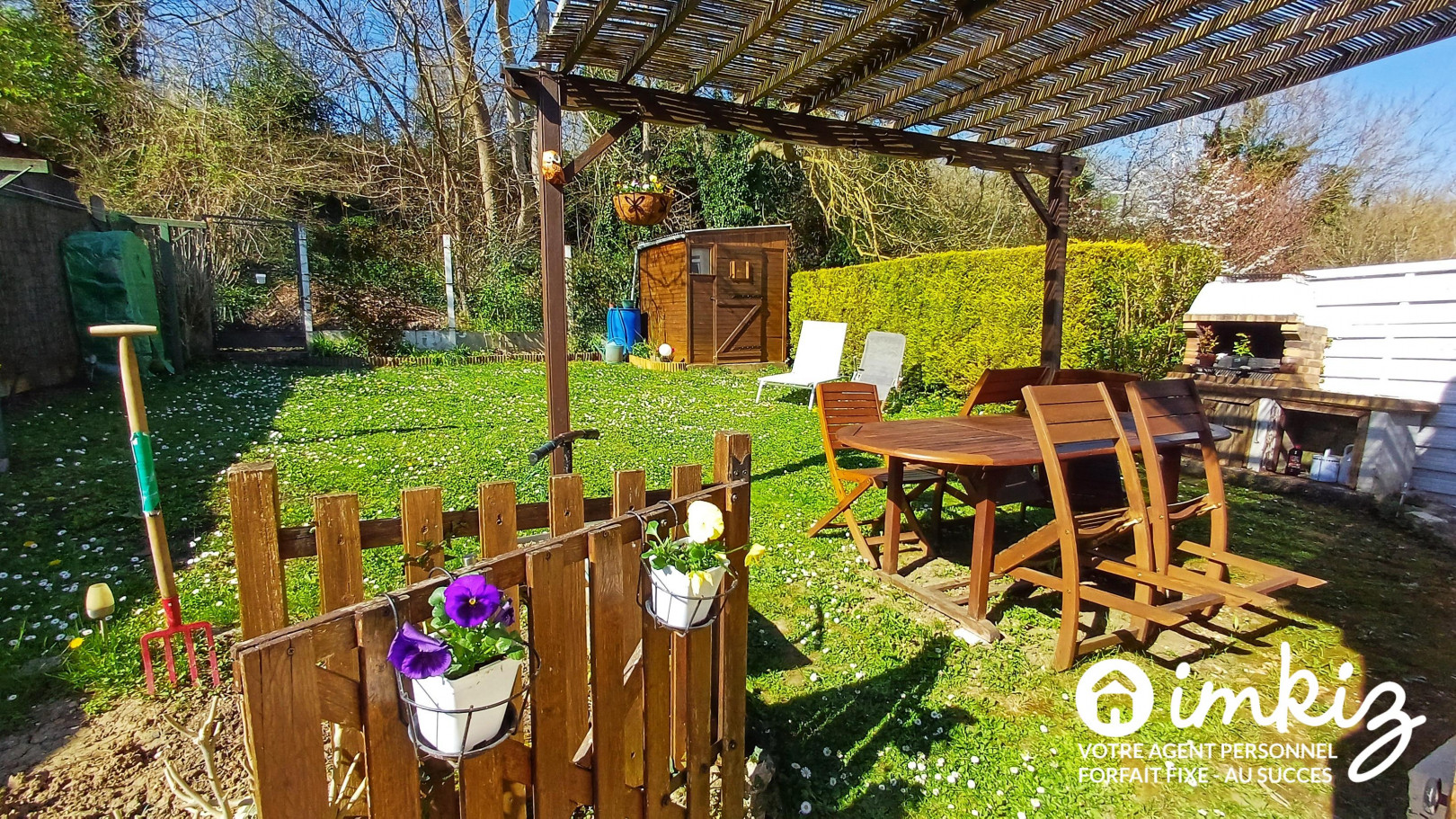 
                                                Vente
                                                 Bord de Seine, maison sur jardin paysagé