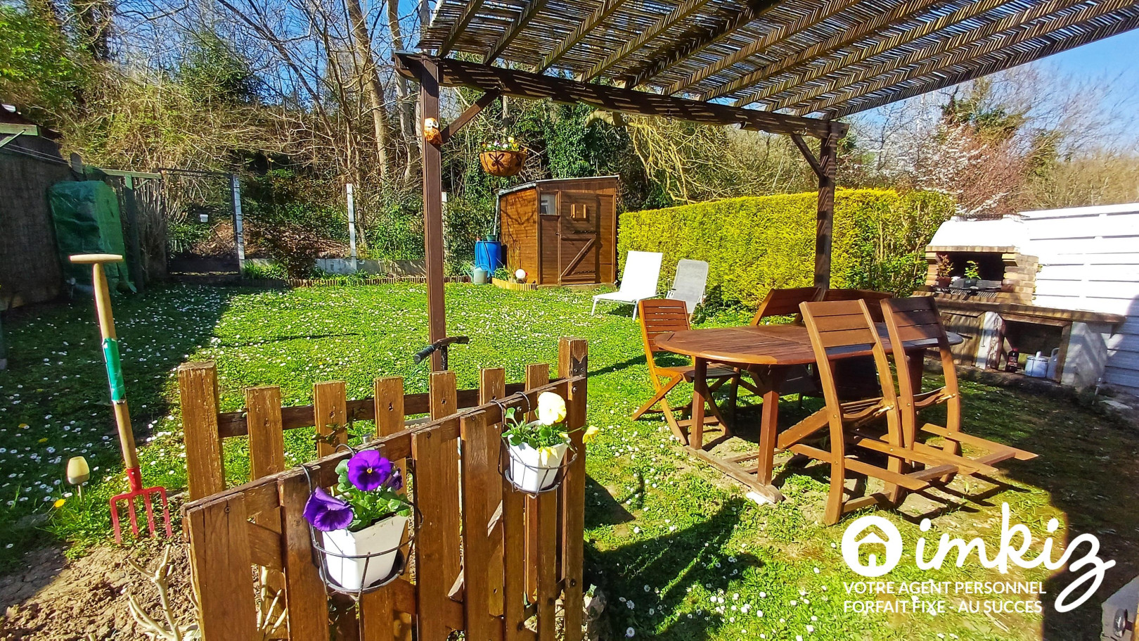 
                                                Vente
                                                 Bord de Seine, maison sur jardin paysagé