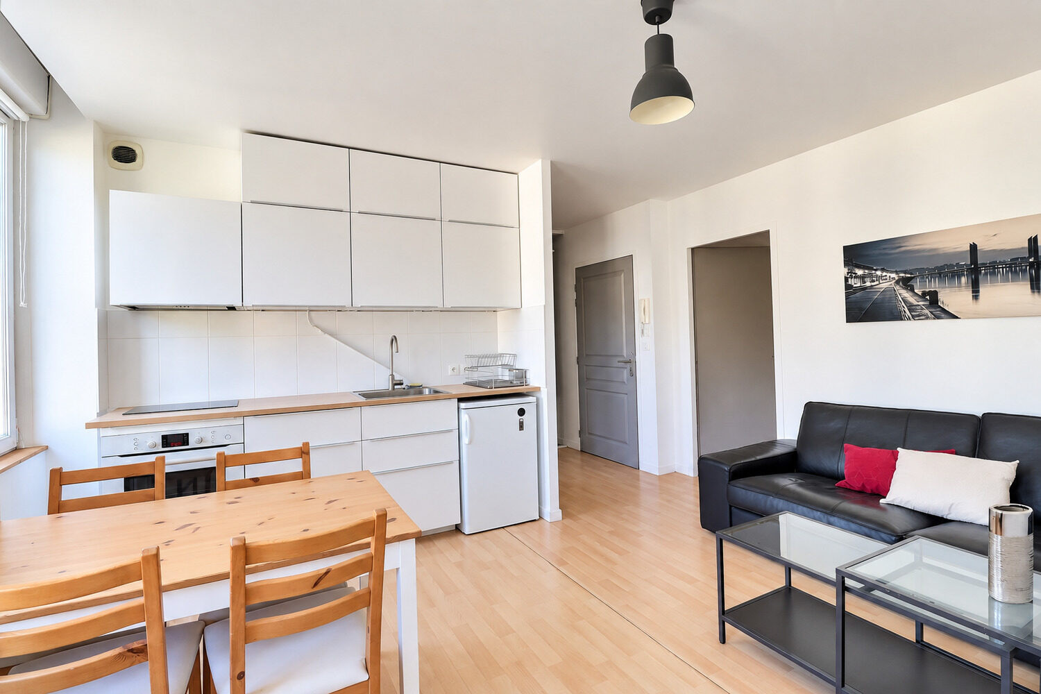 
                                                Vente
                                                 BORDEAUX BASTIDE – Immeuble mixte de 10pièces