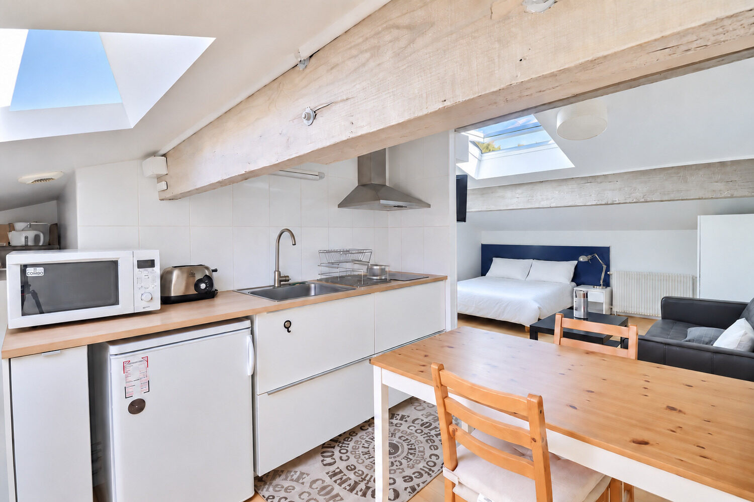 
                                                Vente
                                                 BORDEAUX BASTIDE – Immeuble mixte de 10pièces